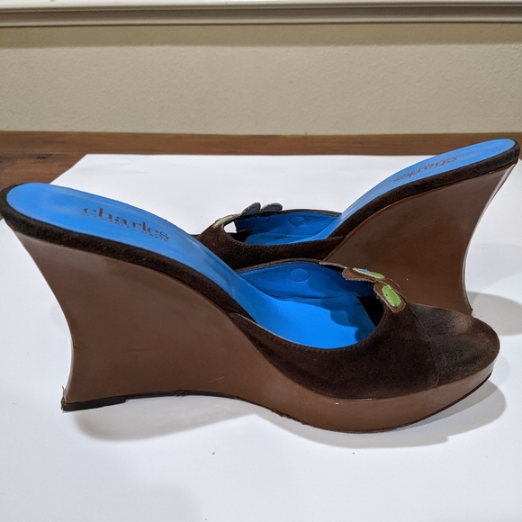 Charles by Charles David Wedge Heels - Picture 3 of 4